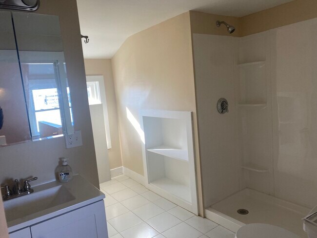 Building Photo - 1 Rena St