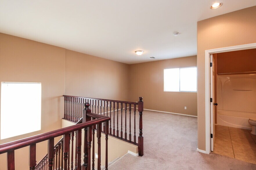 Building Photo - 6303 S 43rd Dr