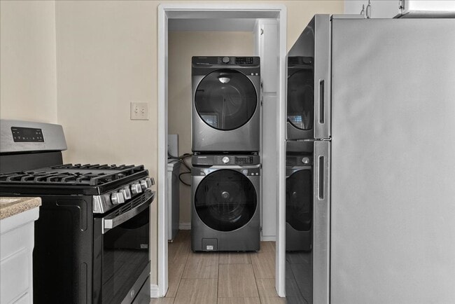 Building Photo - 5918 S Fairfax Ave