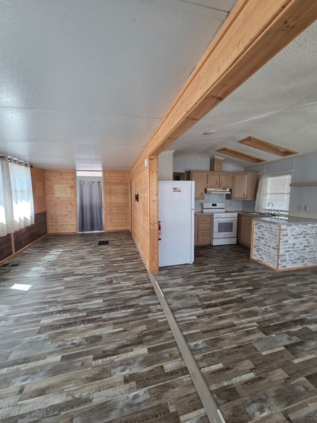 Building Photo - $1,350 - 1 Bedroom / 1 Bath Park Model on the Creek in Tatham Mountain Park