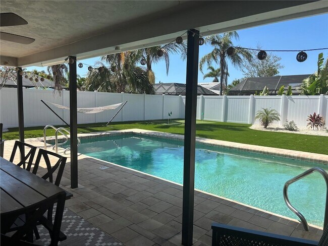 Building Photo - 2921 Captiva Dr