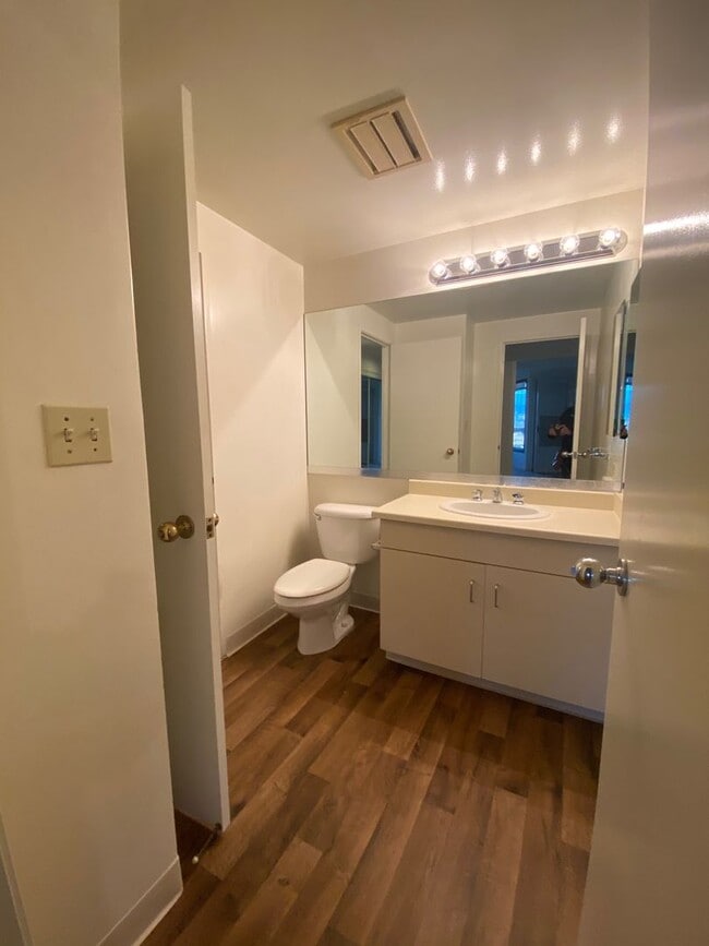 Building Photo - Sweeping views of the Berkeley hills from the 19th floor of Pacific Park Plaza in Emeryville!