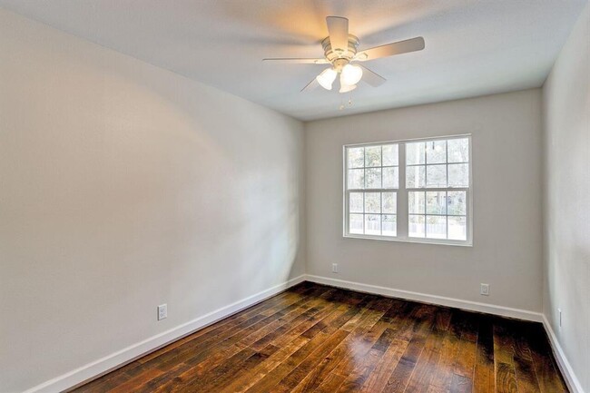Building Photo - 12605 Huntingwick Dr