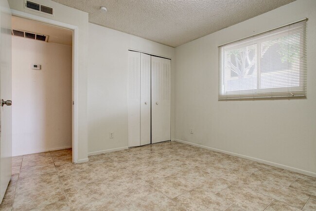 Building Photo - 7850 E Glenrosa Ave