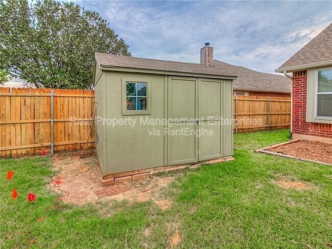 Building Photo - 5713 SE 85th St