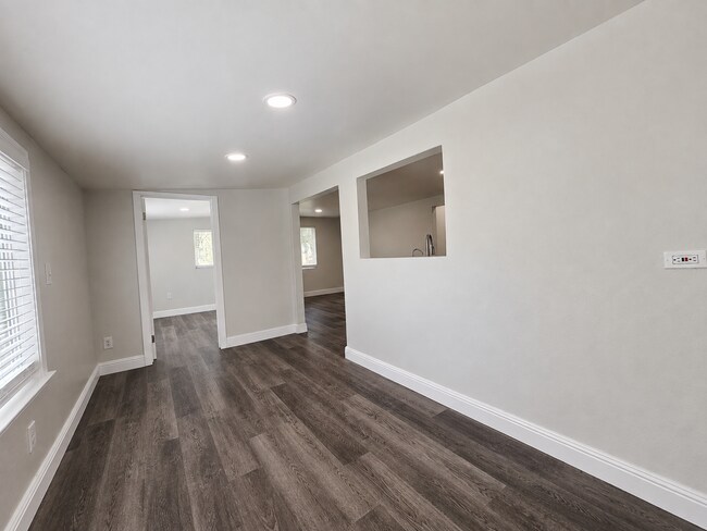 Building Photo - 10990 Twin Cities Rd