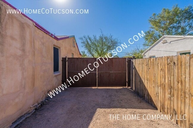 Building Photo - 3949 E 2nd St