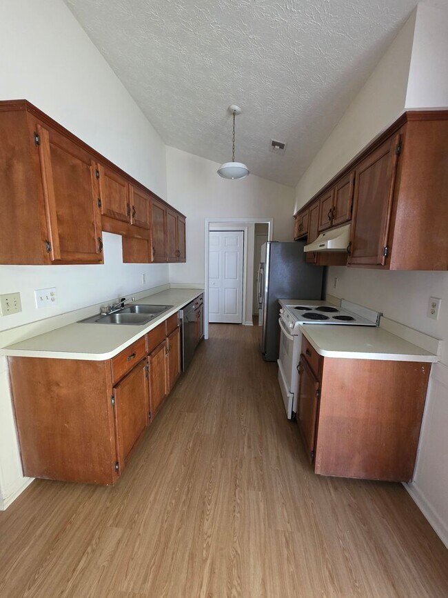 Building Photo - Move In Ready 3 Bedroom Ranch!