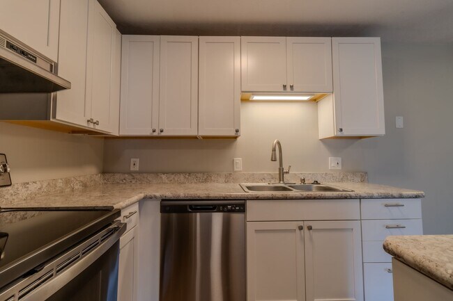 Building Photo - Live Where the City Comes Alive