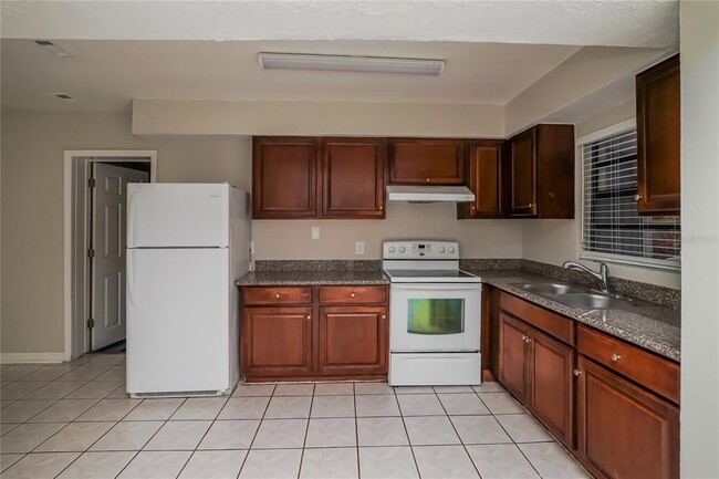 Building Photo - 6129 Hialeah St