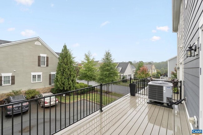 Building Photo - 4 Bedroom 3.5 Bathroom Townhouse with 2 Car Garage - Brownsville Elementary School District