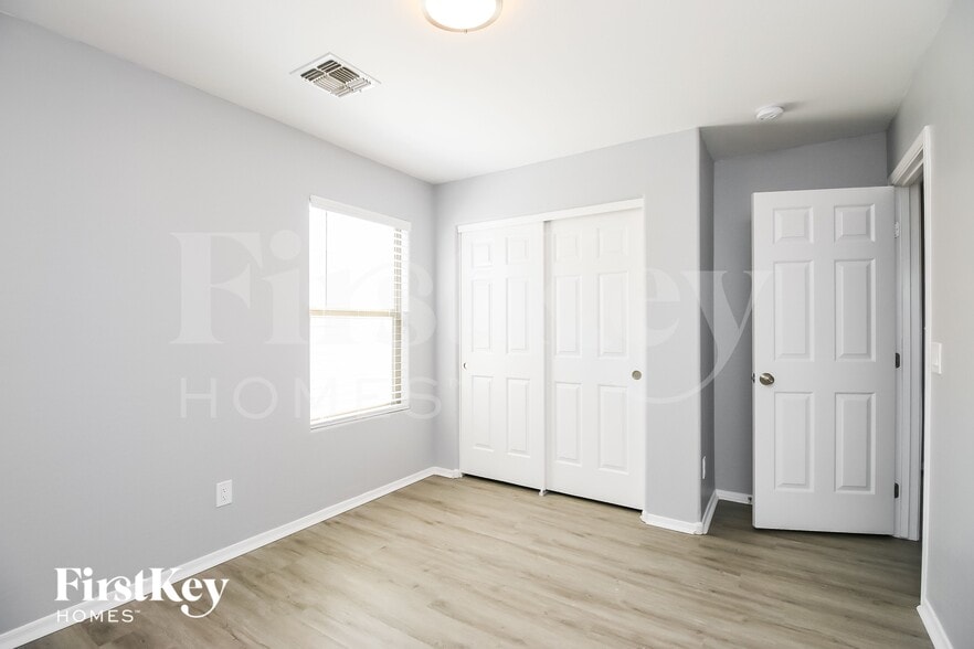 Building Photo - 40608 N High Meadows Dr