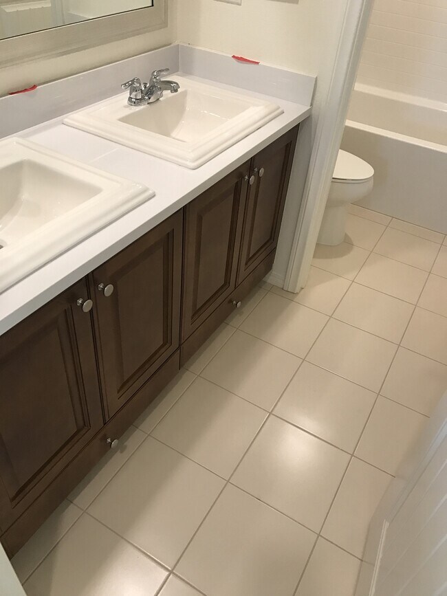 Building Photo - Upgraded Brand new 5 bed home in RiverBend community with spectacular view, Eastvale schools