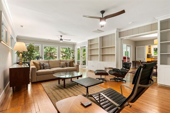 Building Photo - Prestine mid-century modern ranch minutes from Southpoint!- Application Pending