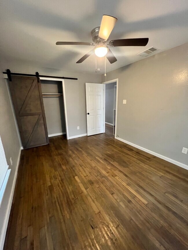 Building Photo - 806 Edmondson St