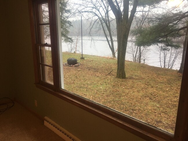 Building Photo - Beautiful 3 Bedroom Water Front Home with Dock