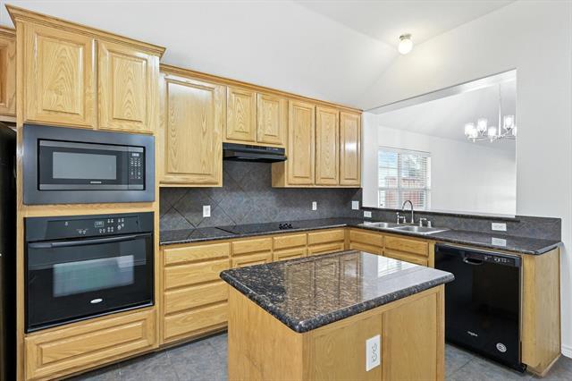 Building Photo - 8300 Hitching Tr