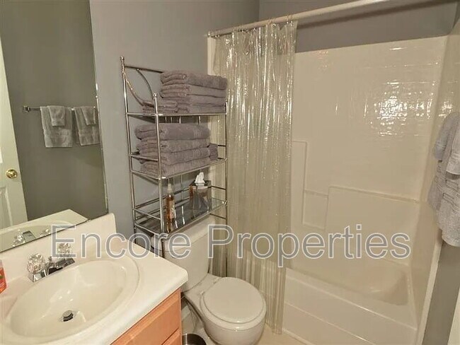 Building Photo - 6225 Saybrooke Dr