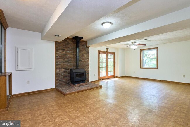 Building Photo - 8332 Hilltop Ave