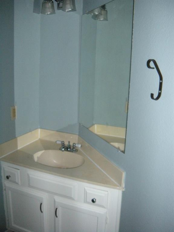 Building Photo - 915 W 23rd St