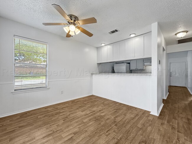 Building Photo - 536 Guerin Dr