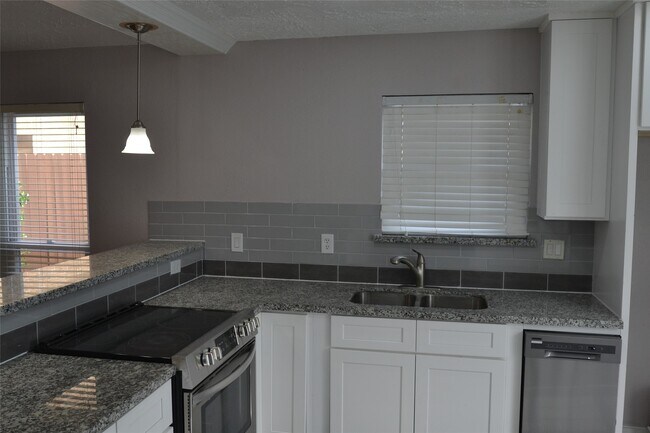 Building Photo - 22527 Market Square Ln