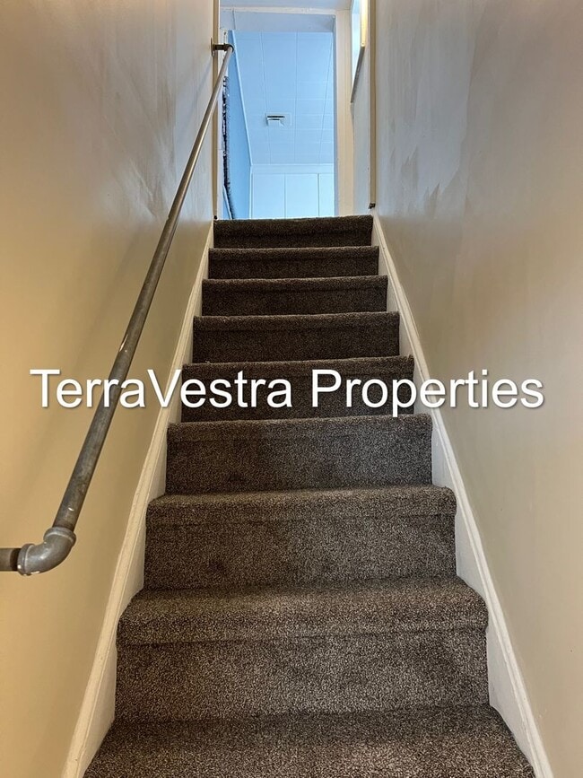 Building Photo - 604 Sherman Ave