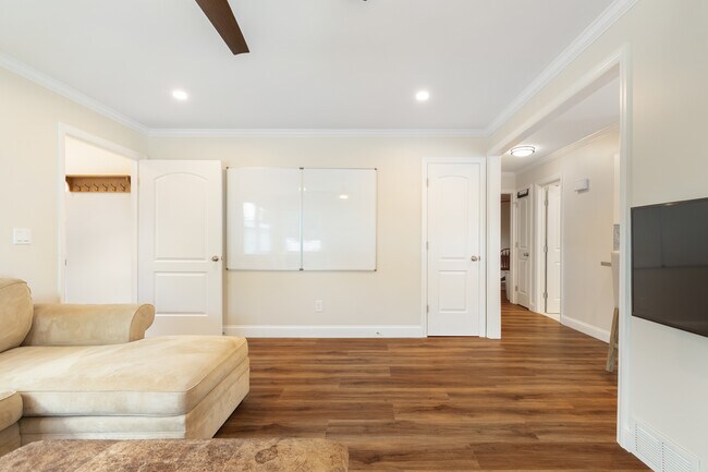 Building Photo - 165 Byrne Ave