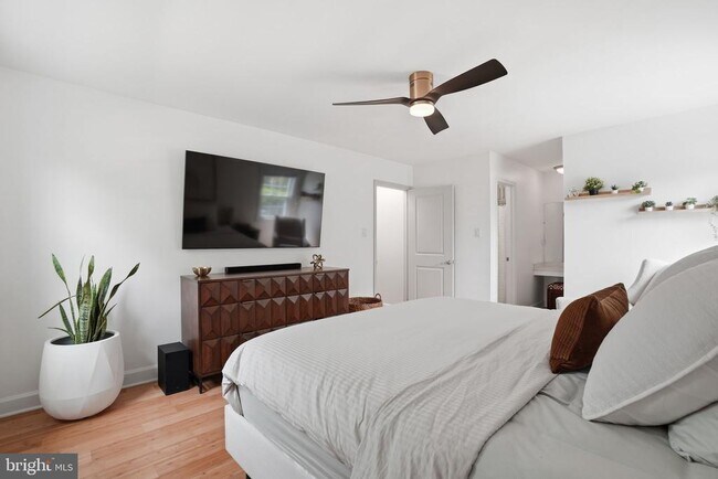 Building Photo - 510 Moat Way