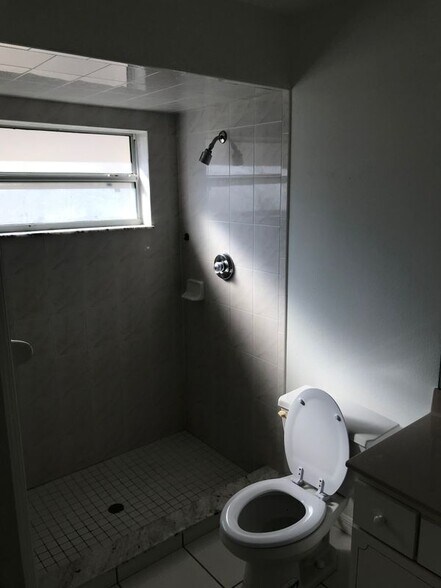 Building Photo - 9 Rainbow Ln