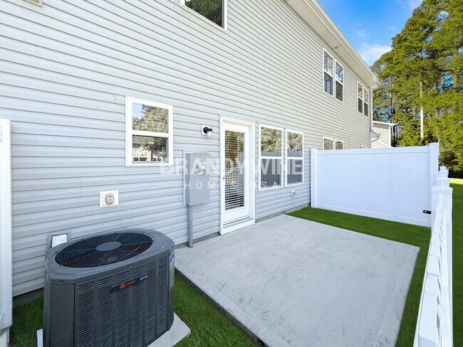 Building Photo - 963 Coosaw Pl