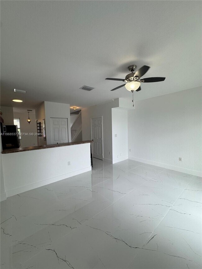 Building Photo - 2853 SE 1st Dr