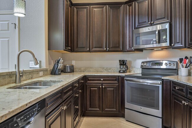 Building Photo - AVAILABLE April - 2/2.5 Townhome with 1 Car garage in Paseo!