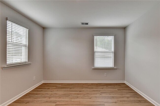 Building Photo - 175 Grey Falcon Ave