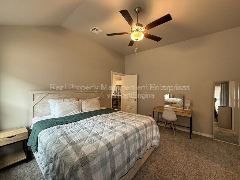 Building Photo - 4612 Prominence Dr