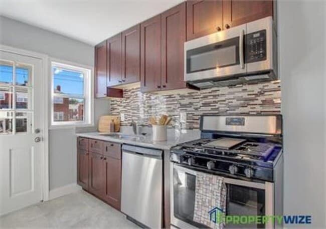 Building Photo - 2214 Redthorn Rd