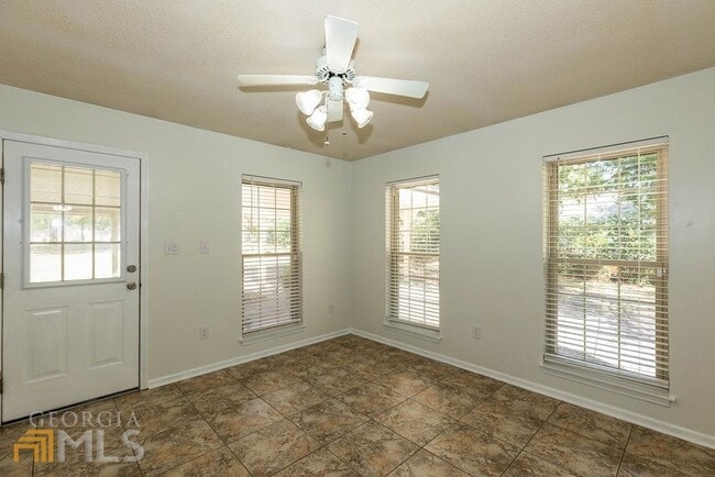 Building Photo - 404 E First St