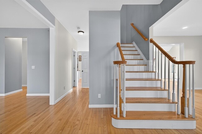 Building Photo - 5 Bridle Ct