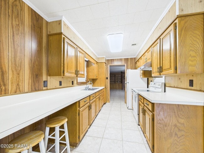 Building Photo - 905 Braquet Rd