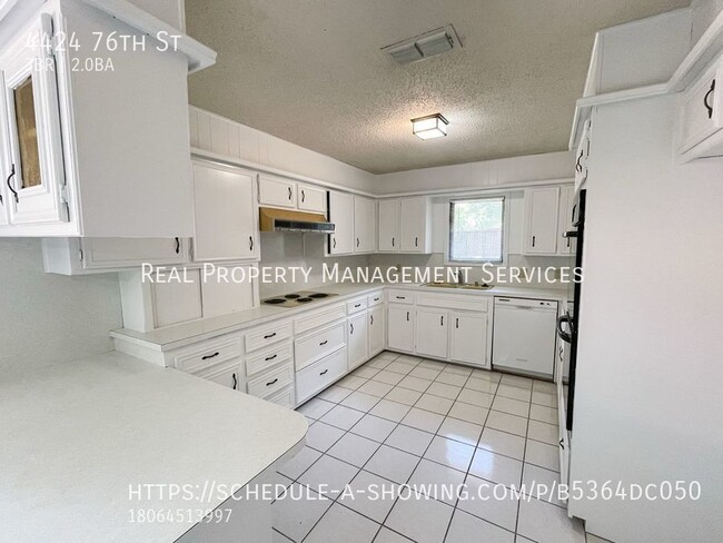 Building Photo - Large 3/2 in Quaker Heights