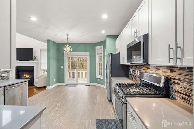 Building Photo - 2 Gonzalez Dr