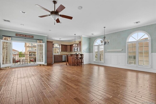 Building Photo - 434 E Broadway