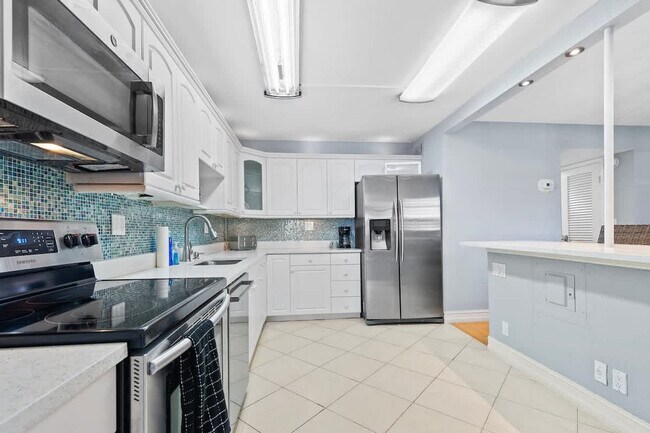 Building Photo - 2424 NE 9th St