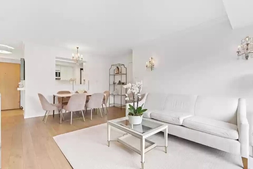 Building Photo - 2111 Wisconsin Ave NW