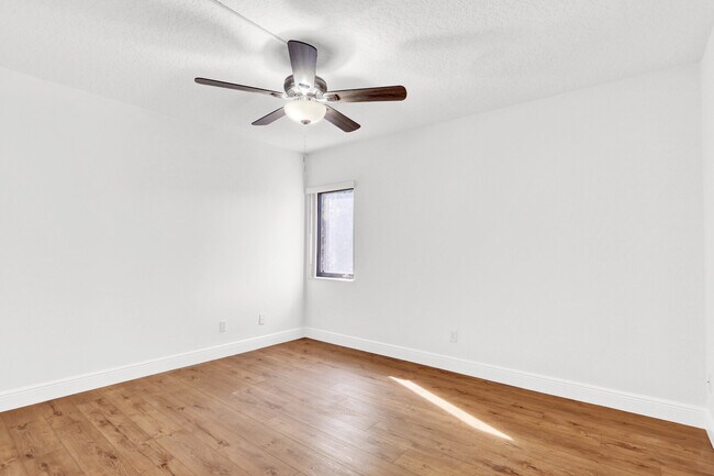 Building Photo - 52 Uno Lago Dr