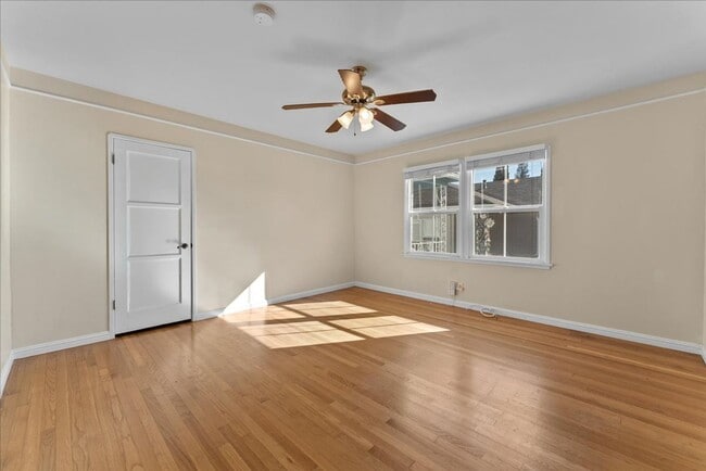 Building Photo - 5918 S Fairfax Ave