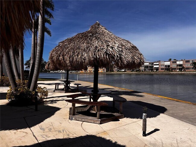 Building Photo - 7560 Bay Island Dr S