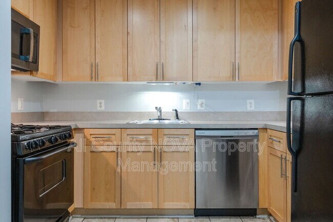 Building Photo - 820 N Pollard St
