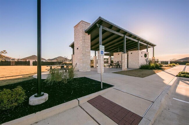 Building Photo - 520 Republic Dr