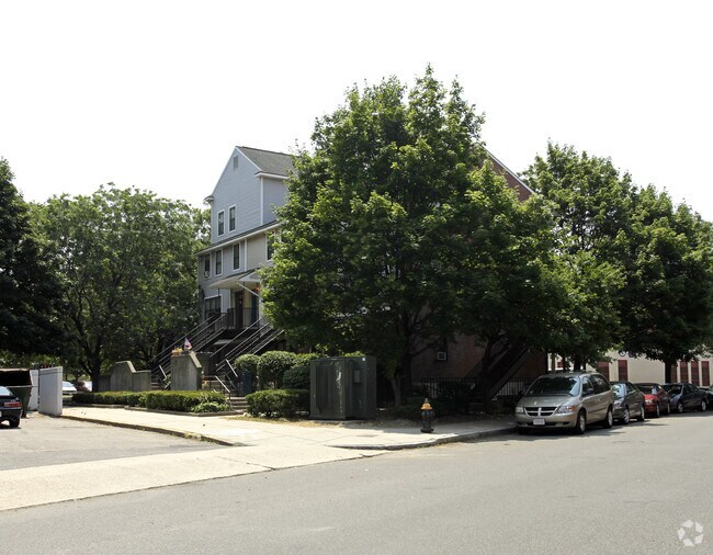 Building Photo - 60 Annunciation Rd